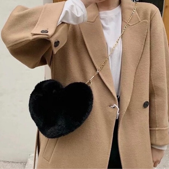Faux Fur Crossbody Heart Bag - Picture 2 of 5